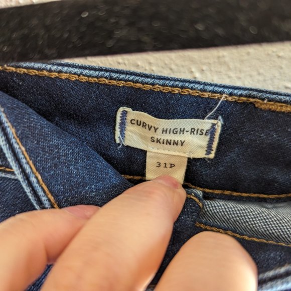 Madewell Curvy High-Rise Skinny Jeans in Moreaux Wash - 31 petite - Picture 4 of 9